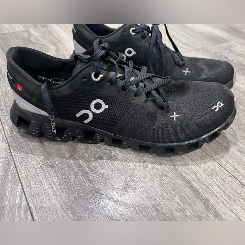 On Running women’s  Black Athletic Shoes